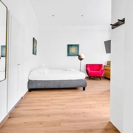 4 - Near Place De Paris Apartment
