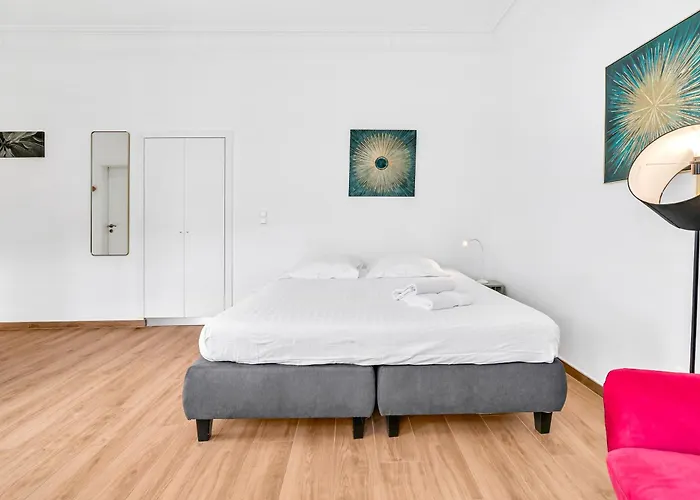 Apartment 4 - Near Place De Paris